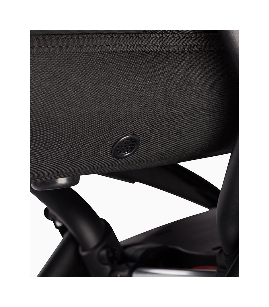 سرير متحرك قابل للحمل من ستوكي يويو باللون الأسود